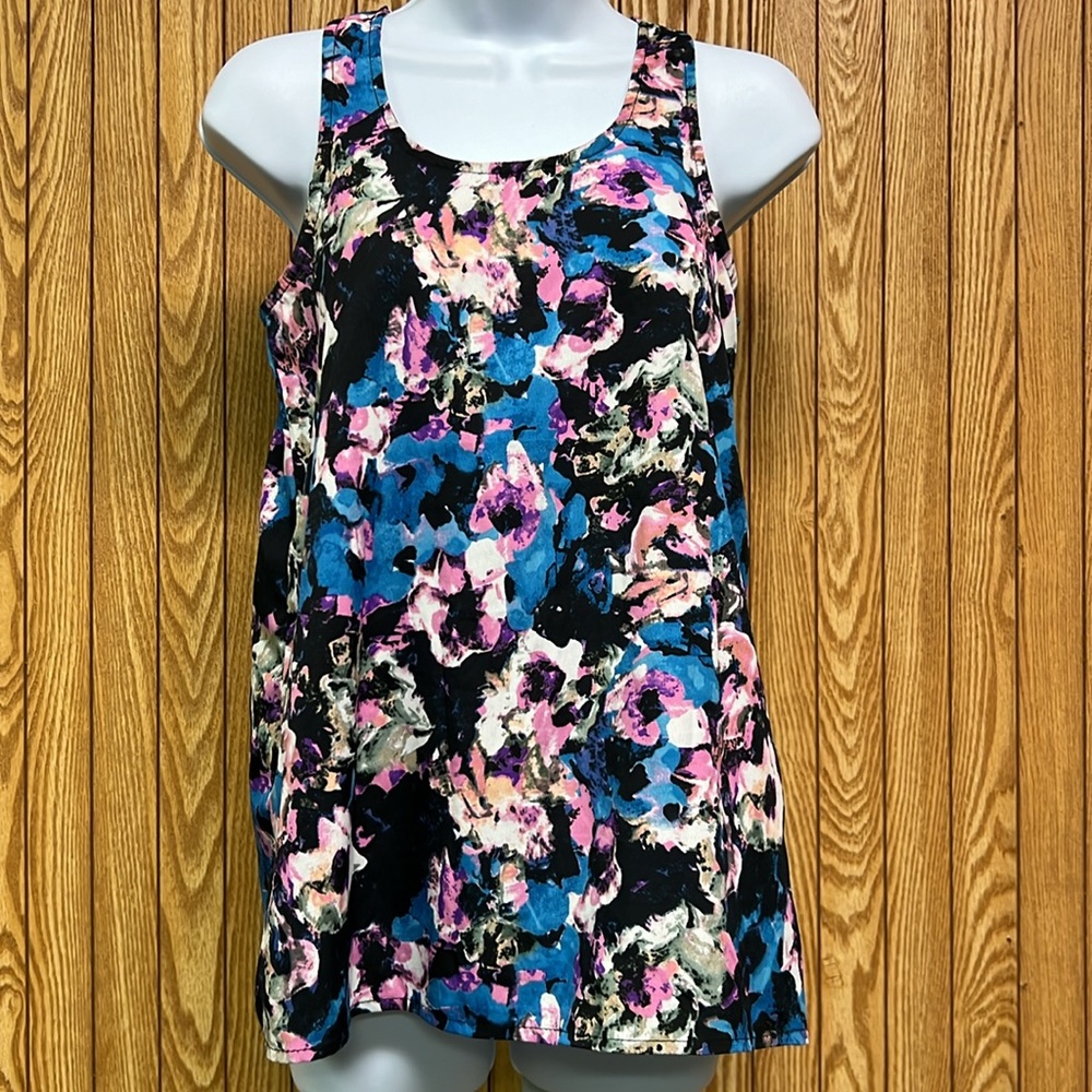 Women’s floral tank top